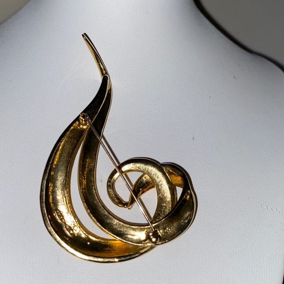 VNTG Avon Gold Tone Shiny Large Music Key Sol Modern Swirl Brooch Pin 3.5” Art - Picture 3 of 3